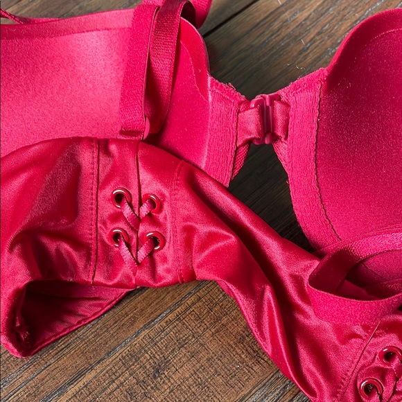 NWT Victoria’s Secret Very Sexy Push Up Red Women's Bra, 32B - Picture 4 of 4